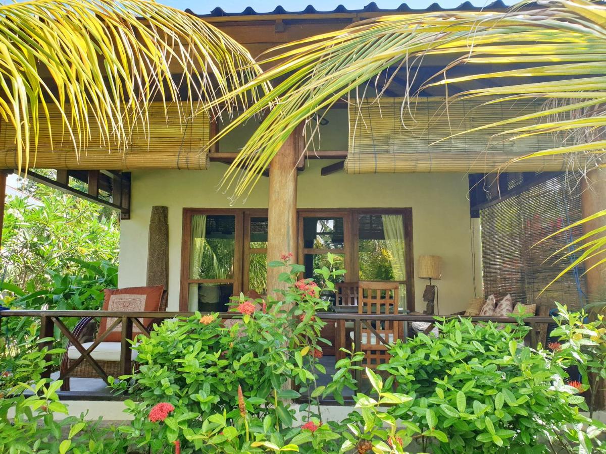 Waiara Village Guesthouse Maumere Extérieur photo