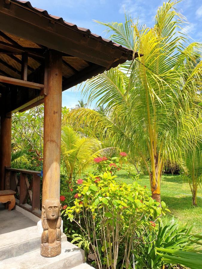 Waiara Village Guesthouse Maumere Extérieur photo